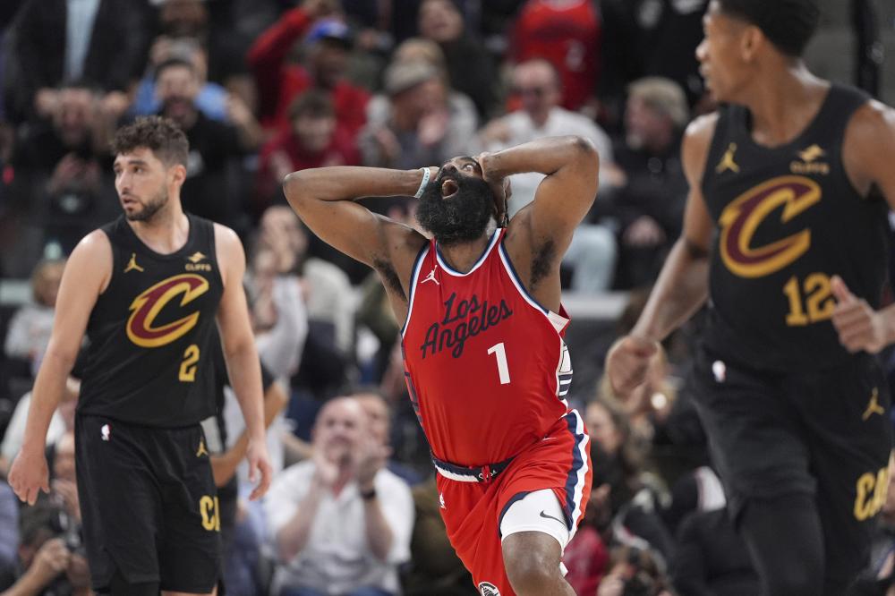 英超：阿申纳3比2力挫利物浦再次荣登榜首